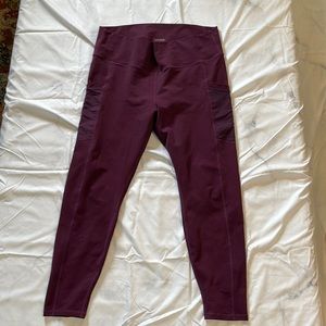 Fabletics, power hold plum leggings size 2X and in good condition.